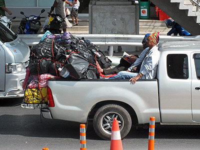 Petchakasem Road - Hua Hin - Thailand - 25 December 2011 - 13:02