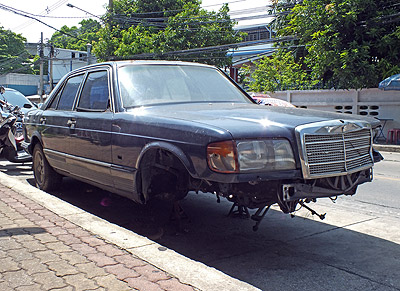 Soi Sri Aksorn - Sathorn - Bangkok - 11 May 2012 - 10:30